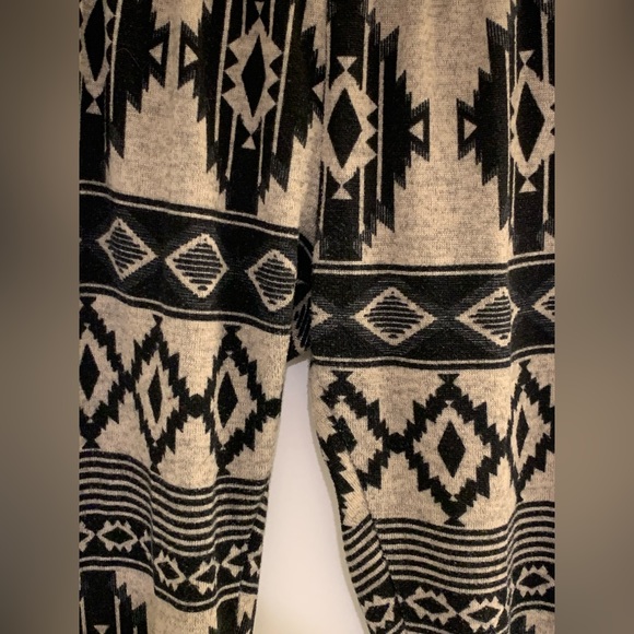 SEE YOU MONDAY LA β’ Winter Leggings - Picture 5 of 7